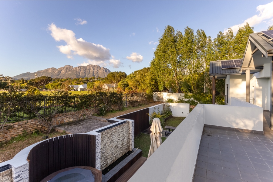 6 Bedroom Property for Sale in Mostertsdrift Western Cape
